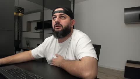 Snapshot of dravenpeak chatting on 10.31.25 DravenPeak online show from 10.31.25