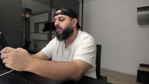 Snapshot of dravenpeak chatting on 11.04.25 DravenPeak online show from 11.04.25