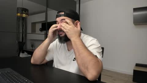 Snapshot of dravenpeak chatting on 11.05.25 DravenPeak online show from 11.05.25