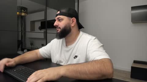 Snapshot of dravenpeak chatting on 11.20.25 DravenPeak online show from 11.20.25