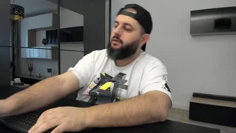 Snapshot of dravenpeak chatting on 11.27.25 DravenPeak online show from 11.27.25