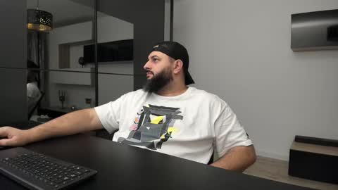 Snapshot of dravenpeak chatting on 11.27.25 DravenPeak online show from 11.27.25