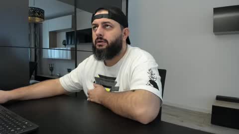 Snapshot of dravenpeak chatting on 12.01.25 DravenPeak online show from 12.01.25