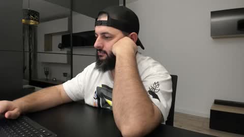 Snapshot of dravenpeak chatting on 12.01.25 DravenPeak online show from 12.01.25