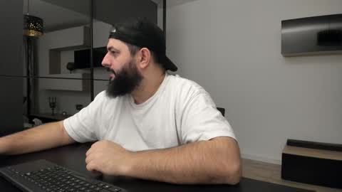 Snapshot of dravenpeak chatting on 12.15.25 DravenPeak online show from 12.15.25