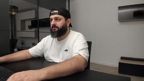 Snapshot of dravenpeak chatting on 12.21.25 DravenPeak online show from 12.21.25