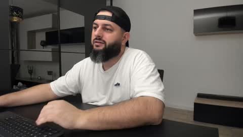 Snapshot of dravenpeak chatting on 12.22.25 DravenPeak online show from 12.22.25