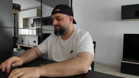 Snapshot of dravenpeak chatting on 04.05.26 DravenPeak online show from 04.05.26