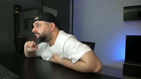 Snapshot of dravenpeak chatting on 04.05.26 DravenPeak online show from 04.05.26