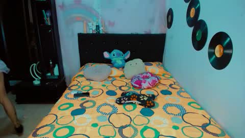 Snapshot of dream__girls69944 chatting on 11.11.25 sharon online show from 11.11.25