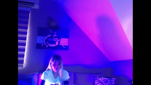 A girl online show from 12.22.24