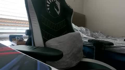 Snapshot of dreamering chatting on 06.19.26 Dreaming on going live with a woman p online show from 06.19.26