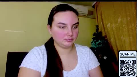 Snapshot of dreamyblushfairy chatting on 02.04.26 Mila online show from 02.04.26