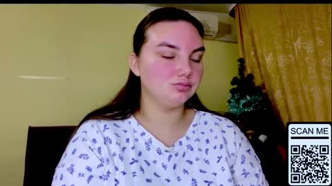 Snapshot of dreamyblushfairy chatting on 02.06.26 Mila online show from 02.06.26