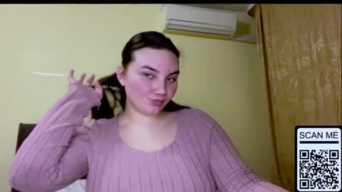 Snapshot of dreamyblushfairy chatting on 02.10.26 Mila online show from 02.10.26