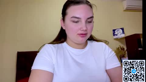 Snapshot of dreamyblushfairy chatting on 03.18.26 Mila online show from 03.18.26