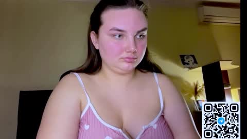 Snapshot of dreamyblushfairy chatting on 03.28.26 Mila online show from 03.28.26