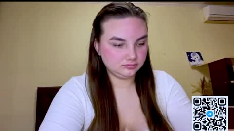 Snapshot of dreamyblushfairy chatting on 04.01.26 Mila online show from 04.01.26