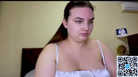 Snapshot of dreamyblushfairy chatting on 04.14.26 Mila online show from 04.14.26