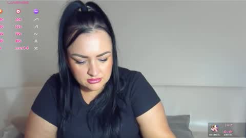 Snapshot of dreamyhousewife1 chatting on 10.16.25 dreamyhousewife1 online show from 10.16.25