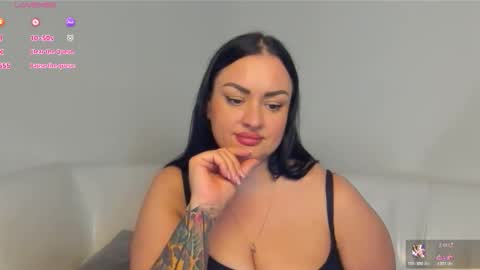 Snapshot of dreamyhousewife1 chatting on 10.25.25 dreamyhousewife1 online show from 10.25.25