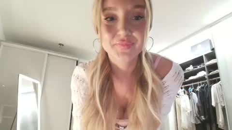 Snapshot of dreamyylilah chatting on 04.28.26 Lilah online show from 04.28.26