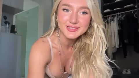 Snapshot of dreamyylilah chatting on 06.20.26 Lilah online show from 06.20.26