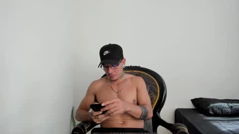 Snapshot of drizsx chatting on 12.14.25 drizsx online show from 12.14.25