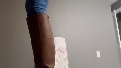 Snapshot of dropdcharlton chatting on 11.05.25 dropdcharlton online show from 11.05.25