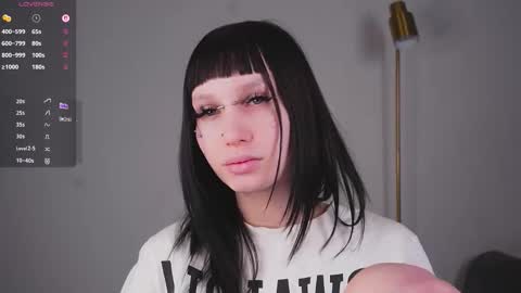 Snapshot of drown_in_my_eyes chatting on 11.28.25 Luna online show from 11.28.25