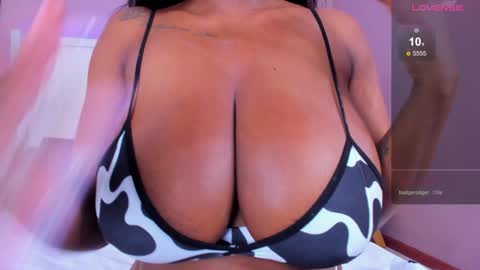 Snapshot of dulce_mariaahe chatting on 01.15.25 online show from 01.15.25