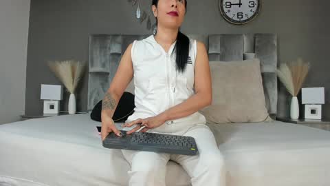 DULCE AURORA online show from 01.27.25