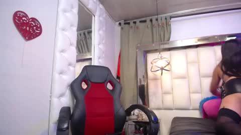 Snapshot of dulcebarbiery chatting on 12.18.25 dulcebarbiery online show from 12.18.25