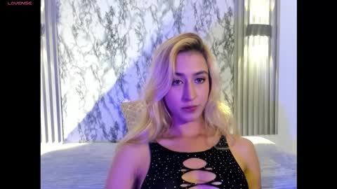 Snapshot of dulcinea_2 chatting on 11.04.25 dulcinea 2 online show from 11.04.25