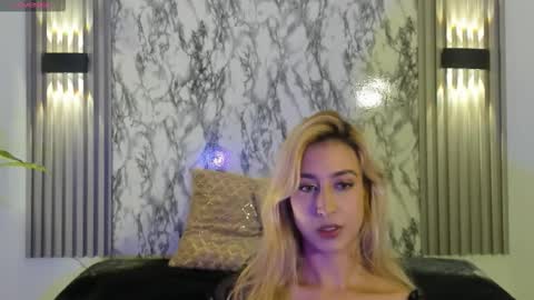 Snapshot of dulcinea_2 chatting on 11.05.25 dulcinea 2 online show from 11.05.25