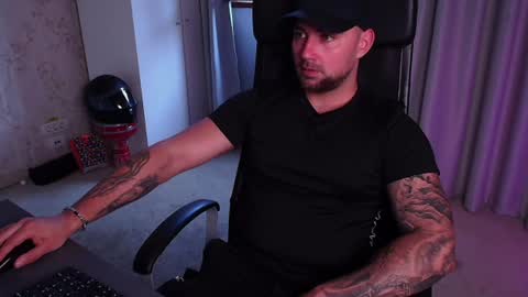 Snapshot of duncanstones chatting on 06.27.26 DuncanStone online show from 06.27.26