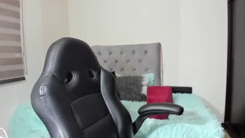 Snapshot of duqueza4you chatting on 03.08.25 Katia online show from 03.08.25