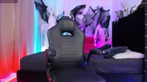 Snapshot of duriel_ chatting on 11.01.25 Duriel online show from 11.01.25