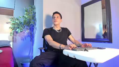 Snapshot of dustin_sonne chatting on 06.30.26 Dustin Sonne online show from 06.30.26