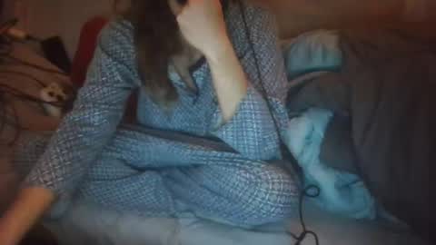 Snapshot of dv3nd3 chatting on 12.01.25 dv3nd3 online show from 12.01.25