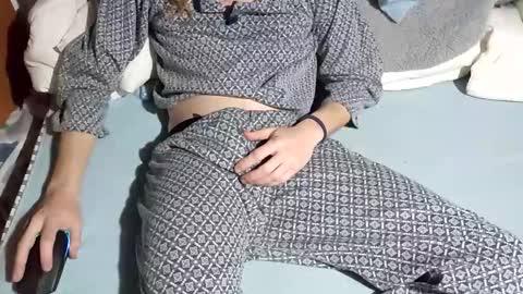 Snapshot of dv3nd3 chatting on 01.13.26 dv3nd3 online show from 01.13.26