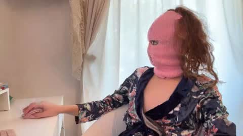 Divina  online show from 10.23.25