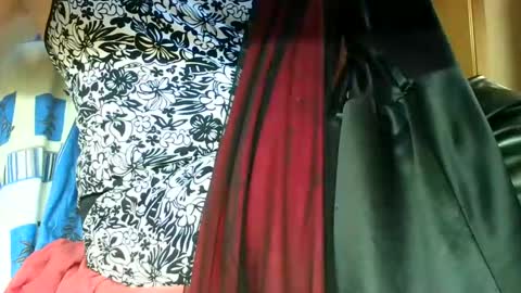 Snapshot of dwtsaskia80 chatting on 01.22.25 dwtsaskia80 online show from 01.22.25