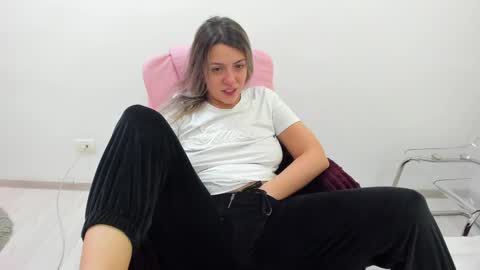 Snapshot of dyanakaylin chatting on 12.23.24 dayana online show from 12.23.24