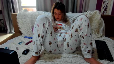 Snapshot of dyanakaylin chatting on 01.12.25 dayana online show from 01.12.25