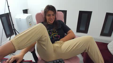 Snapshot of dyanakaylin chatting on 10.02.25 dayana online show from 10.02.25