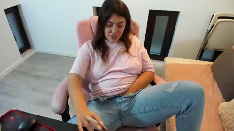 Snapshot of dyanakaylin chatting on 11.10.25 dayana online show from 11.10.25