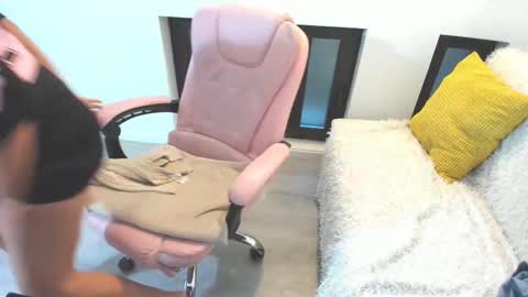 Snapshot of dyanakaylin chatting on 11.20.25 dayana online show from 11.20.25