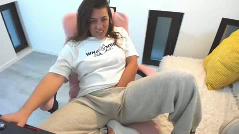 Snapshot of dyanakaylin chatting on 11.22.25 dayana online show from 11.22.25