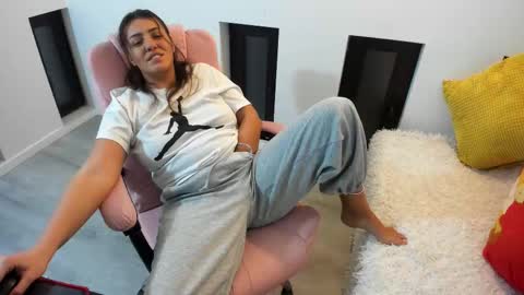 Snapshot of dyanakaylin chatting on 11.29.25 dayana online show from 11.29.25